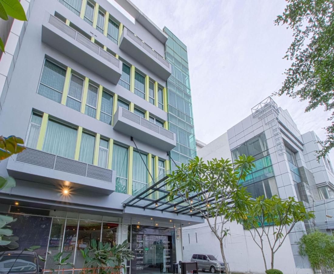 Putra Mulia Hotel Medan Exterior photo