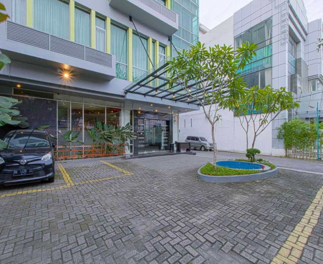 Putra Mulia Hotel Medan Exterior photo