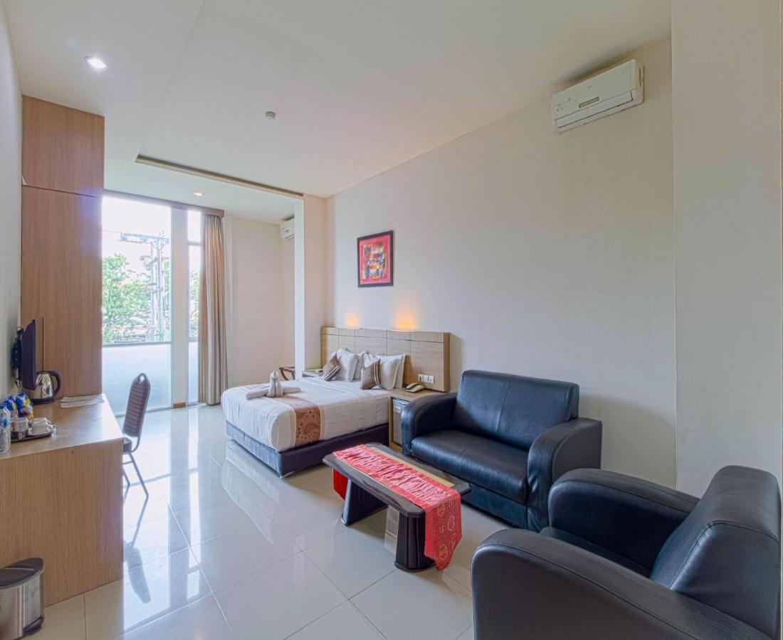 Putra Mulia Hotel Medan Exterior photo