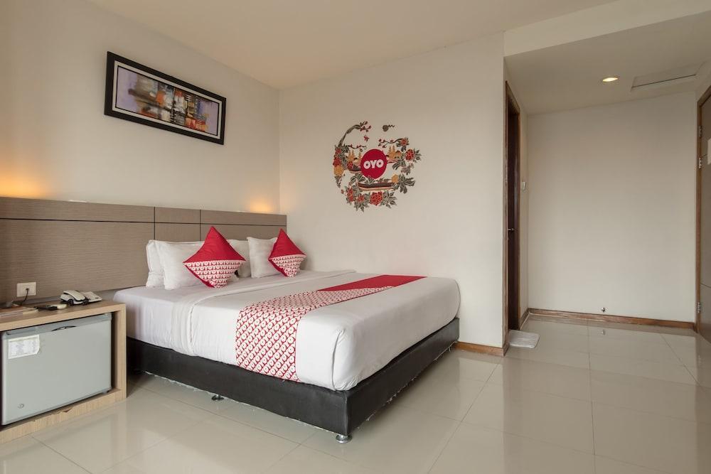 Putra Mulia Hotel Medan Exterior photo