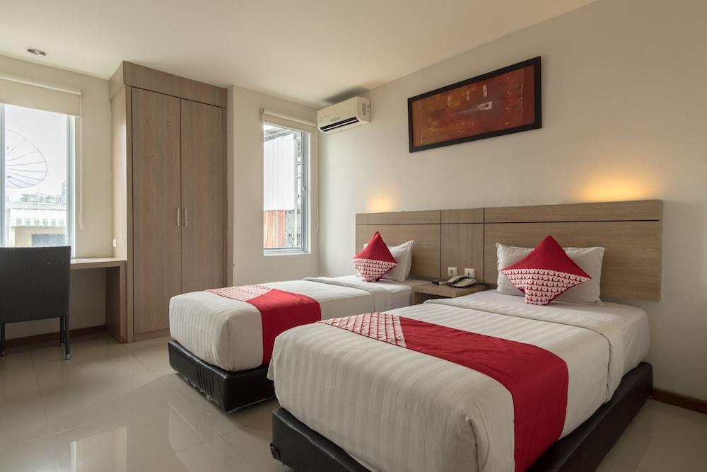 Putra Mulia Hotel Medan Exterior photo